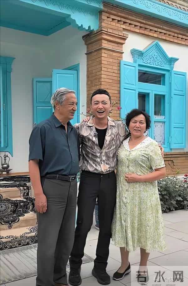 祝贺!42岁尼格买提高调迎喜讯,央媒亲自发文,看来撒贝宁说对了