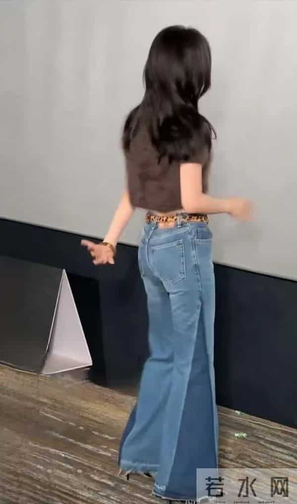 毛晓彤牛仔裤性感写真