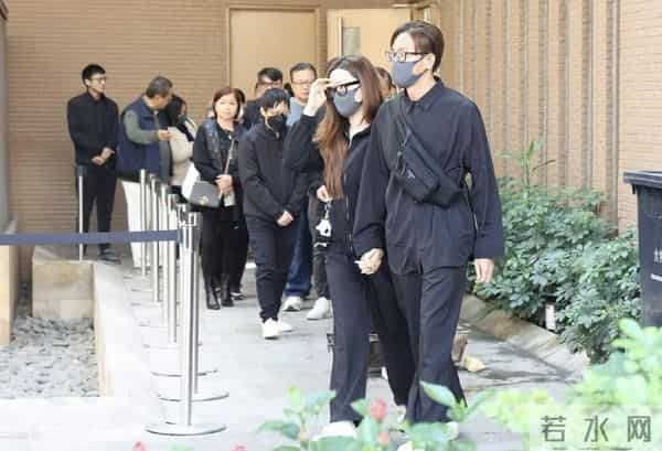 突发!TVB知名男星马国明父亲离世,未公开死讯已低调出殡火化