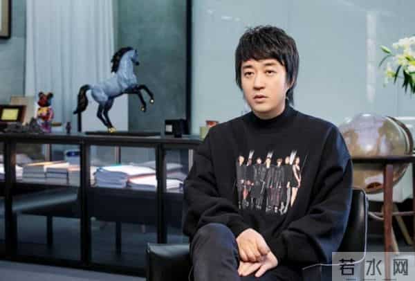 曝贾士凯被知名导演醉吻,杨洋提前离场很淡定,曾还与baby传绯闻