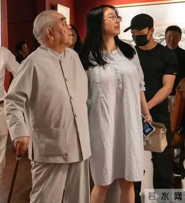 87岁范曾老来得子！发文与女儿继子断亲，亿万身家交现任妻子打理