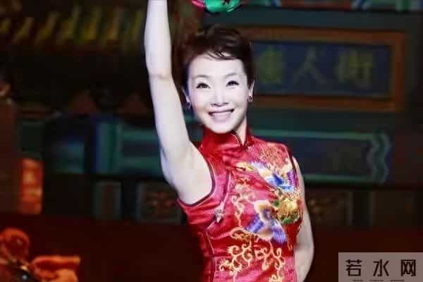 男友病逝后和妈妈抱头痛哭,54岁未婚无儿无女,如今吕薇后悔了吗