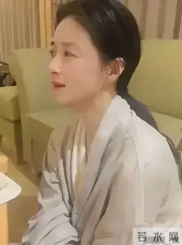 走了大S老路?42岁蒋欣减肥崩溃落泪,给女明星们狠狠上了一课