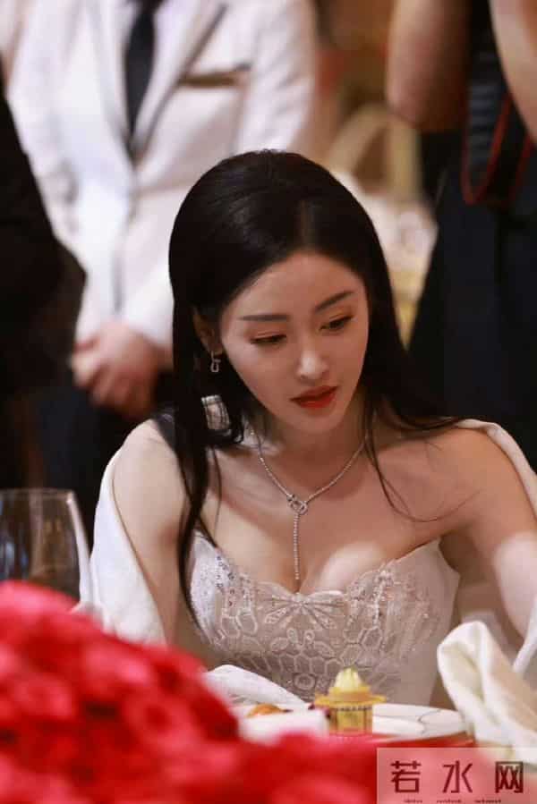 张天爱活动生图也太美了吧！这韵味也太有张力了。