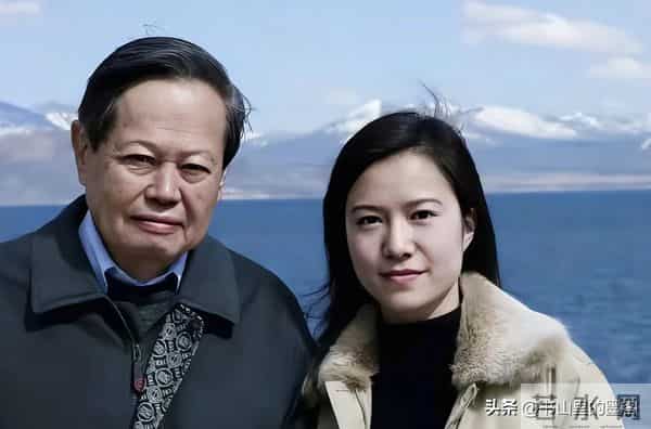 杨振宁去世2个月,翁帆终于露面,坦言2件小事,迎来全网口碑暴涨