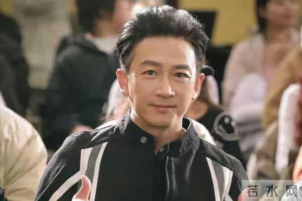 原来他俩是一家人，父亲两获飞天奖是老戏骨，儿子年近50是演技派