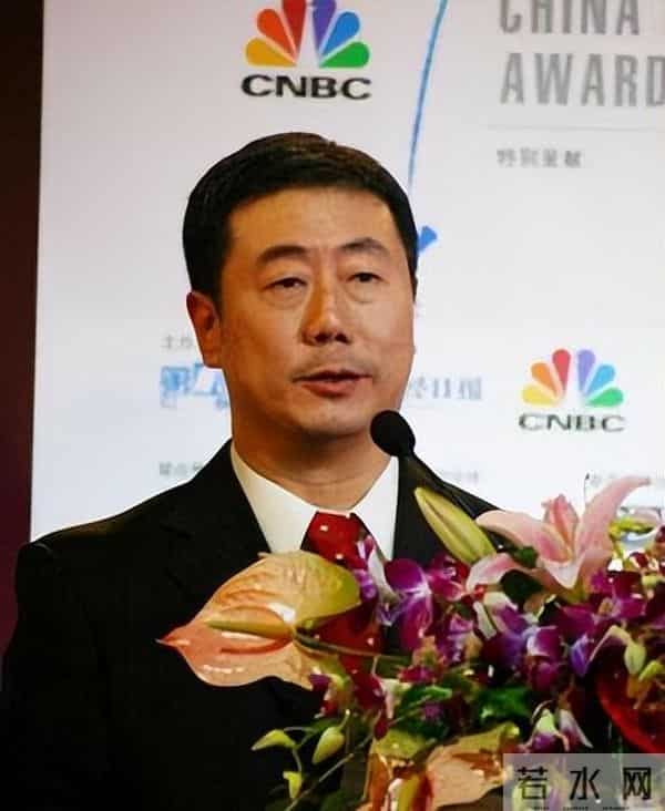 前央视主持方宏进现状：定居香港，63岁满脸沧桑，摇身一变成商人