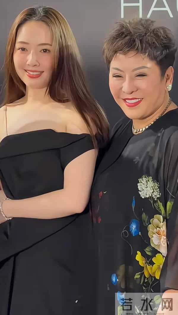 郭碧婷自曝与向佐分居细节：婆婆给钱养家，父亲病情好转