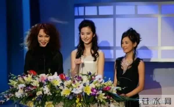 不合影不知道，一合影全露馅！原来这些明星都是潜藏的“小土豆”