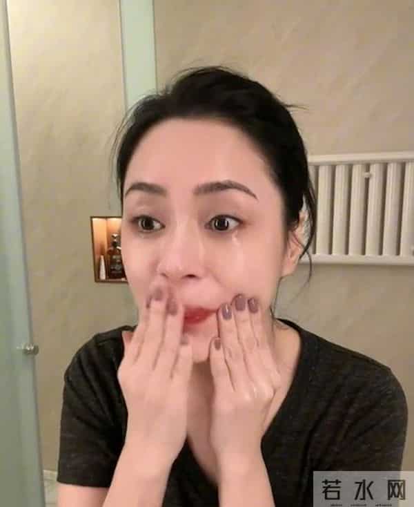 阿娇公开卸妆过程妆前妆后差异，绝美神颜惊艳网友：卸掉了灰尘
