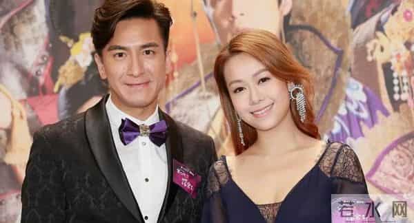 马国明父亲出殡！他手捧遗照神情哀伤，妻子汤洛雯陪伴左右