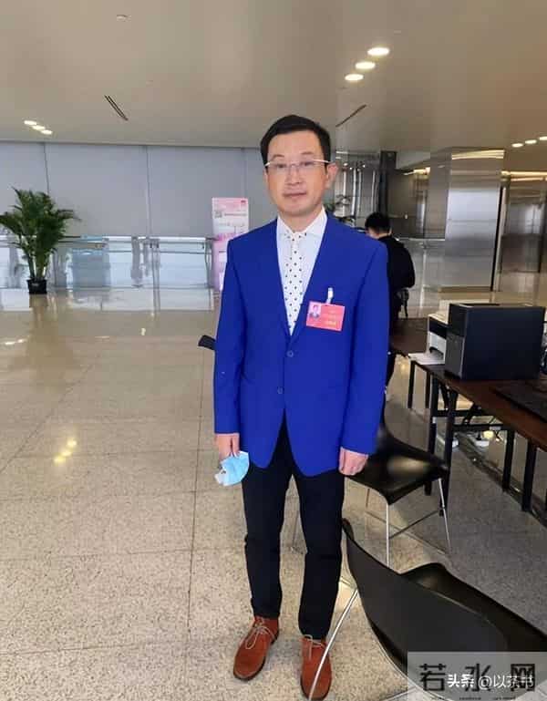 他曾是上海台一哥，40岁离职逆袭成百亿总裁，妻子是我们熟悉的她
