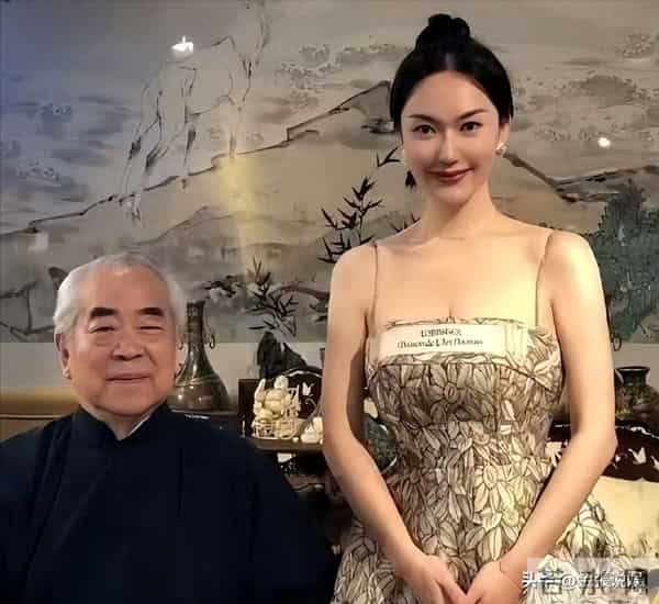 与女儿断绝关系仅1天，范曾担心的事发生了，小50岁娇妻受牵连