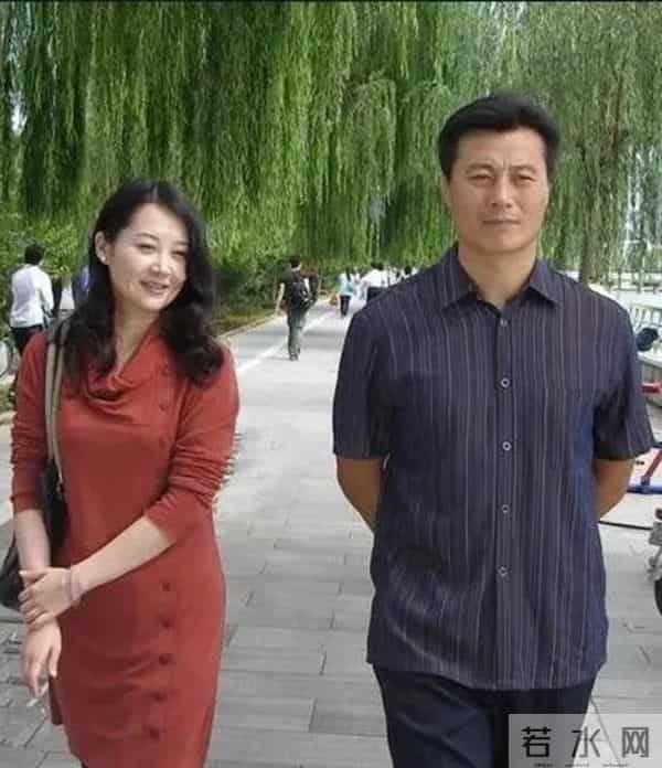 她陪他住7年地下室,他红后说:房子能换,老婆这辈子不换!