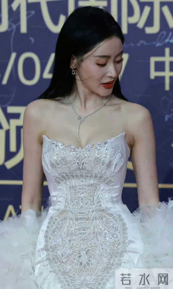 张天爱活动生图也太美了吧！这韵味也太有张力了。