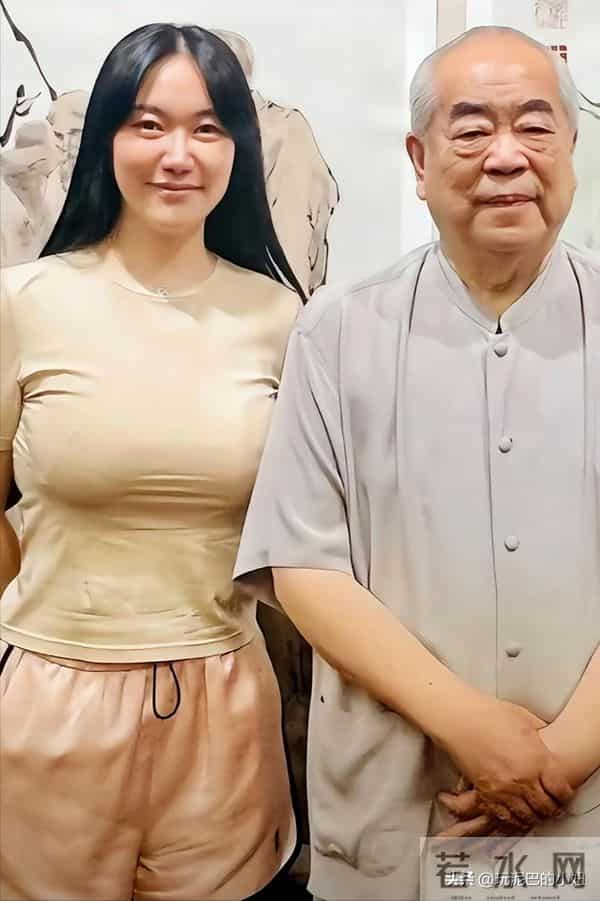 范曾露面回应，37岁徐萌近期产下独子，与54岁女儿断绝关系
