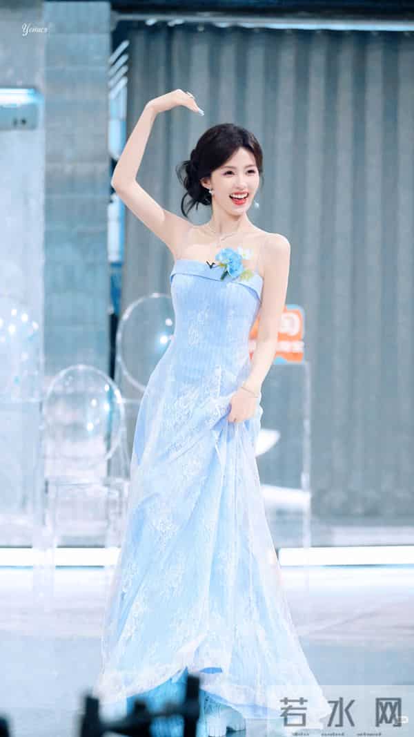 白鹿真的是太美了吧，太丰满了