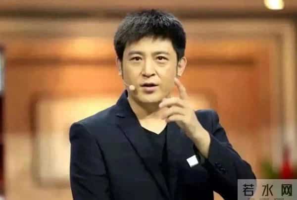 明着吃软饭?多次上春晚竟然全是老婆的功劳,结婚多年被拿捏死