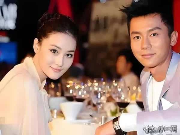 38岁张馨予晒近照,穿卫衣扎马尾似20岁,何捷真把她宠成了小女孩