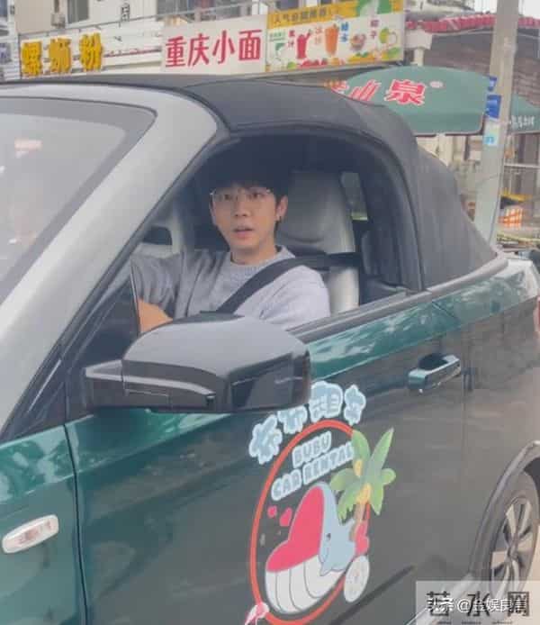 胡夏广西偶遇，被拍后斜眼表情冷漠，开9万敞篷车载女伴寒酸