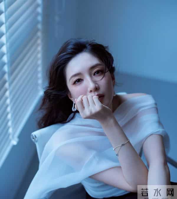 江疏影光脚美照，清冷美丽！