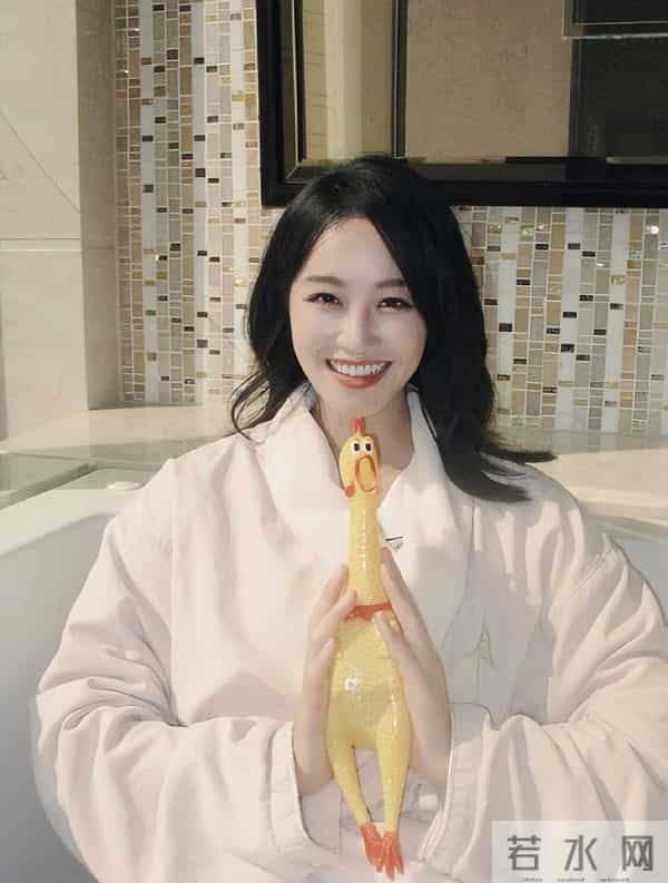 分手6年后，蓝盈莹高调官宣喜讯，早已成为曹骏高攀不起的存在