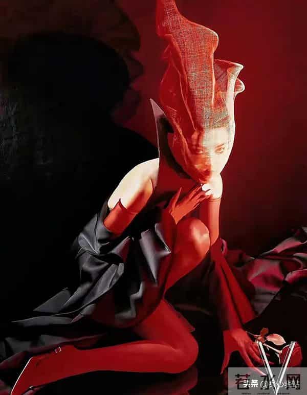 辛芷蕾穿搭惊艳，温柔慵懒美到犯规，原来是被角色耽误的时尚icon