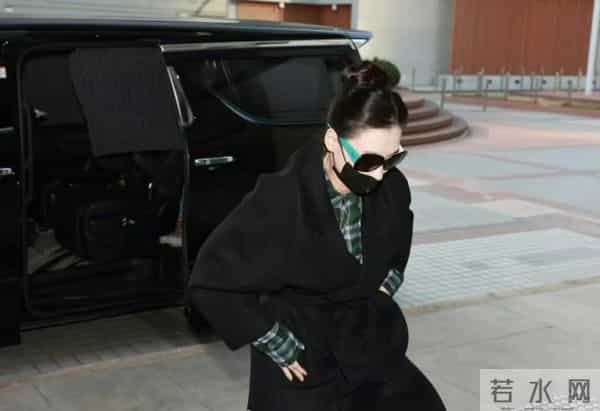 张柏芝出庭照神图来了，五官立体又精致，皮肤白到发光