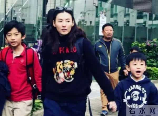 这一次，泪洒法庭的张柏芝，给离婚女人提了个醒，谢霆锋没说错