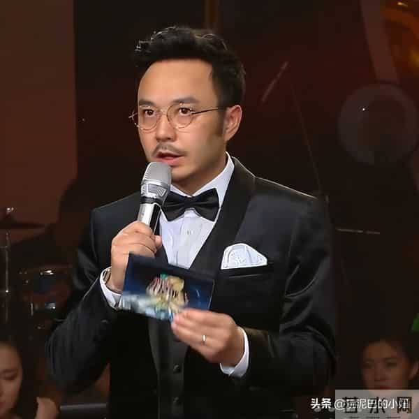 51岁汪涵现状-常年居住在长沙,穿人字拖嚼槟榔,大烟斗不离身