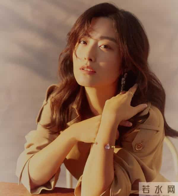 唐嫣大学室友兼伴娘!出道21年戏红人不红,42岁未婚引争议