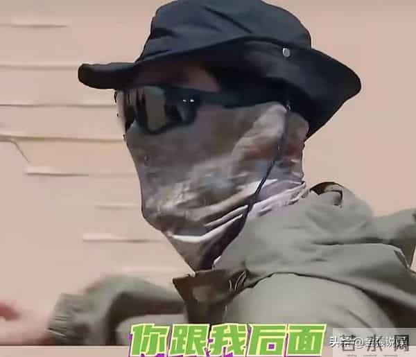 关系藏不住了？黄景瑜被曝有"新恋情"，金晨把腿放到他腿上！