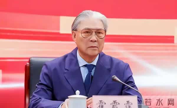 正式官宣！45岁霍启刚又升职了，级别很高，妻子郭晶晶的话全应验