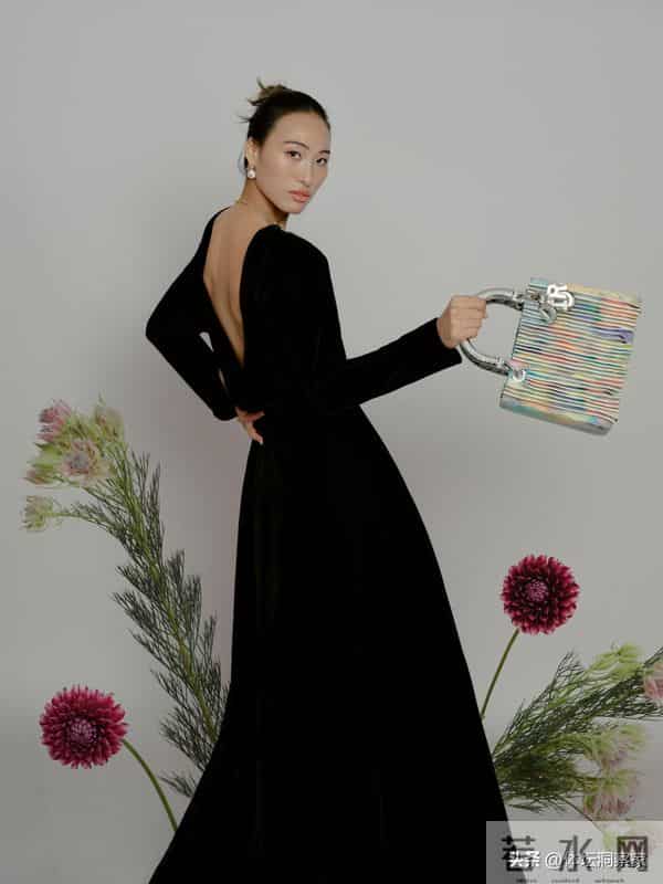 郑钦文又接迪奥重磅活动! 气场碾压娱乐圈明星,伤病期狂赚1.47亿