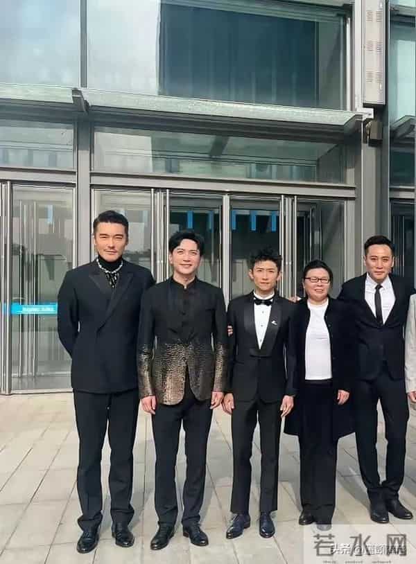 不合影不知道，一合影全露馅！原来这些明星都是潜藏的“小土豆”