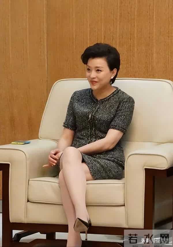 豪门梦碎？曾经辞职央视，嫁百亿身家富豪的杨澜，如今混成这样