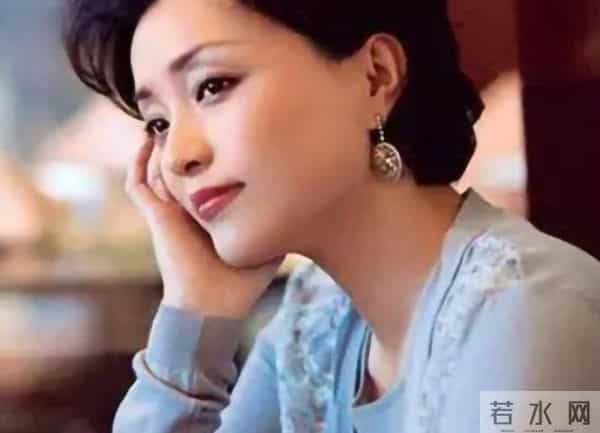 张一兵现状：坚守银行岗位，再婚过普通生活，和前妻杨澜没联系