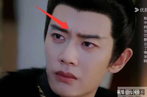 任嘉伦新剧上线就翻车,全程皱眉一星二星满屏飘,男配反倒成亮点