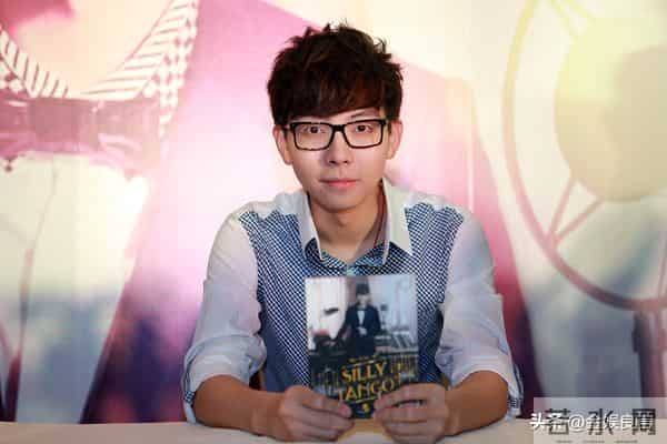 胡夏广西偶遇，被拍后斜眼表情冷漠，开9万敞篷车载女伴寒酸