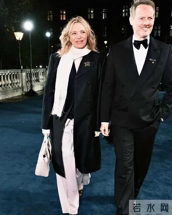 我们最爱的她69岁四婚嫁小14岁帅哥,活得爽全因这句顶级信条