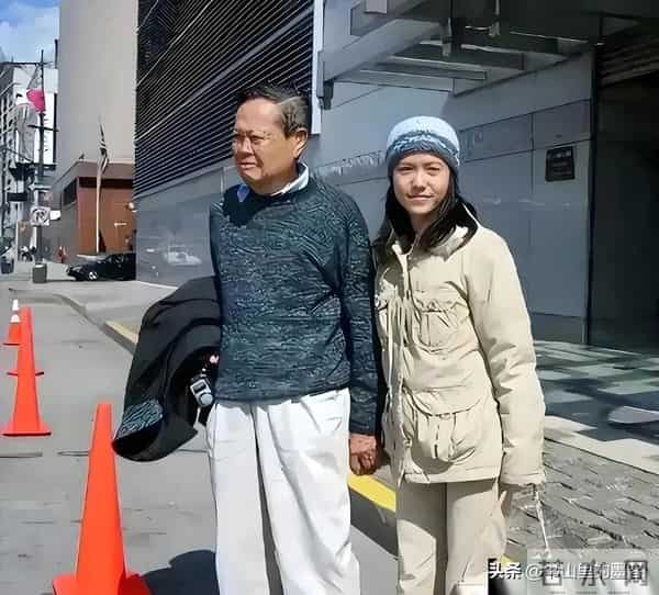 杨振宁去世2个月,翁帆终于露面,坦言2件小事,迎来全网口碑暴涨