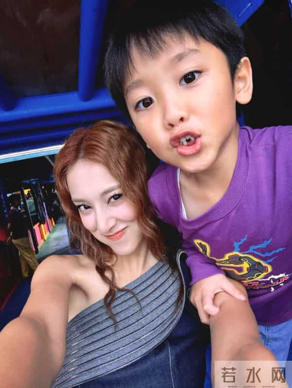 34岁前香港TVB女星的小儿子近照曝光,颜值遗传到父母的好基因