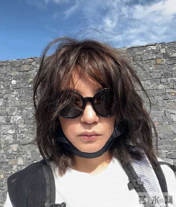 拔出萝卜带出泥！49岁赵薇近况被曝，原来圈内封杀只是冰山一角