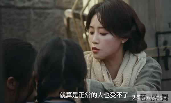 一脸苦相,眼神空洞,表情死板,没李纯的气质,谭凯也带不动她