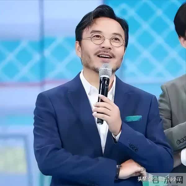 51岁汪涵现状-常年居住在长沙,穿人字拖嚼槟榔,大烟斗不离身