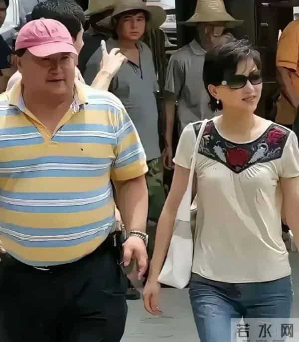 张一兵现状：坚守银行岗位，再婚过普通生活，和前妻杨澜没联系