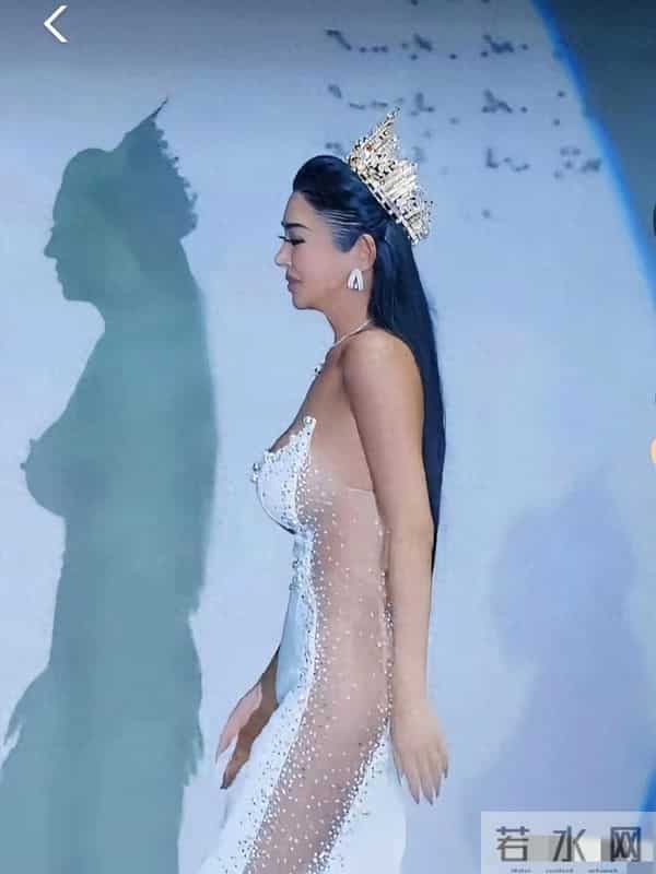 这身白裙确实美翻了,团队审美在线,期待她继续闪耀