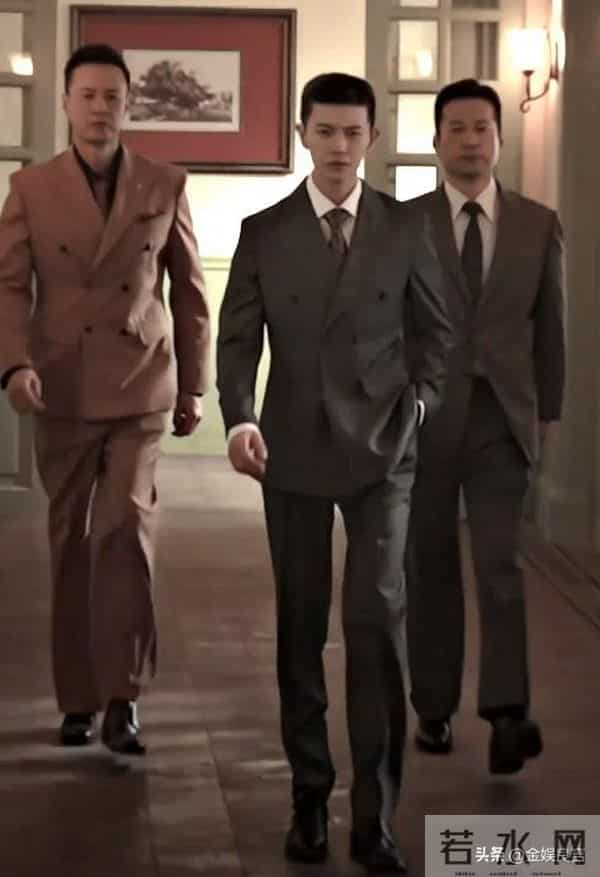 任嘉伦新剧上线就翻车,全程皱眉一星二星满屏飘,男配反倒成亮点