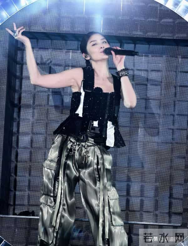 53岁陈慧琳：人生最大阻碍是脸大 宁愿肥也不医美 路边摊吃粉接地气