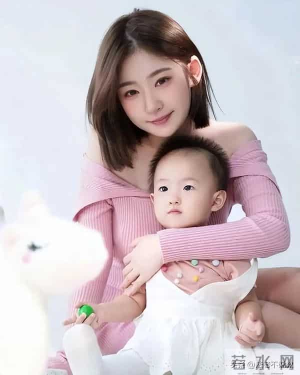 狐狸尾巴藏不住,黄一鸣自曝大四实习期怀孕,撕下王思聪的"体面"